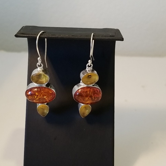 WONDERFUL EARRINGS NWOT - Picture 4 of 7